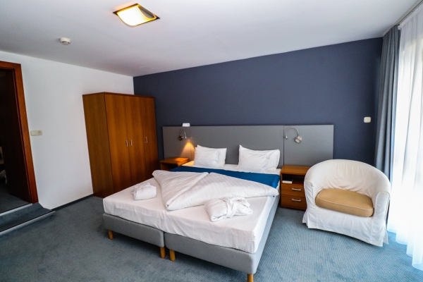 Hotel Yacht Wellness & Business (Siófok)